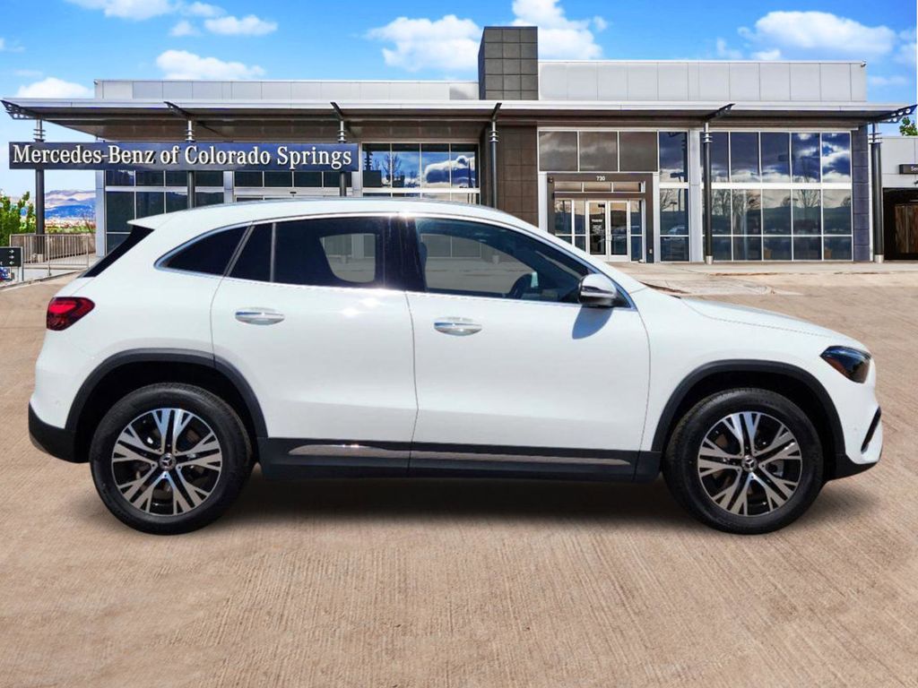 2025 Mercedes Benz GLA 250 4MATIC photo 4