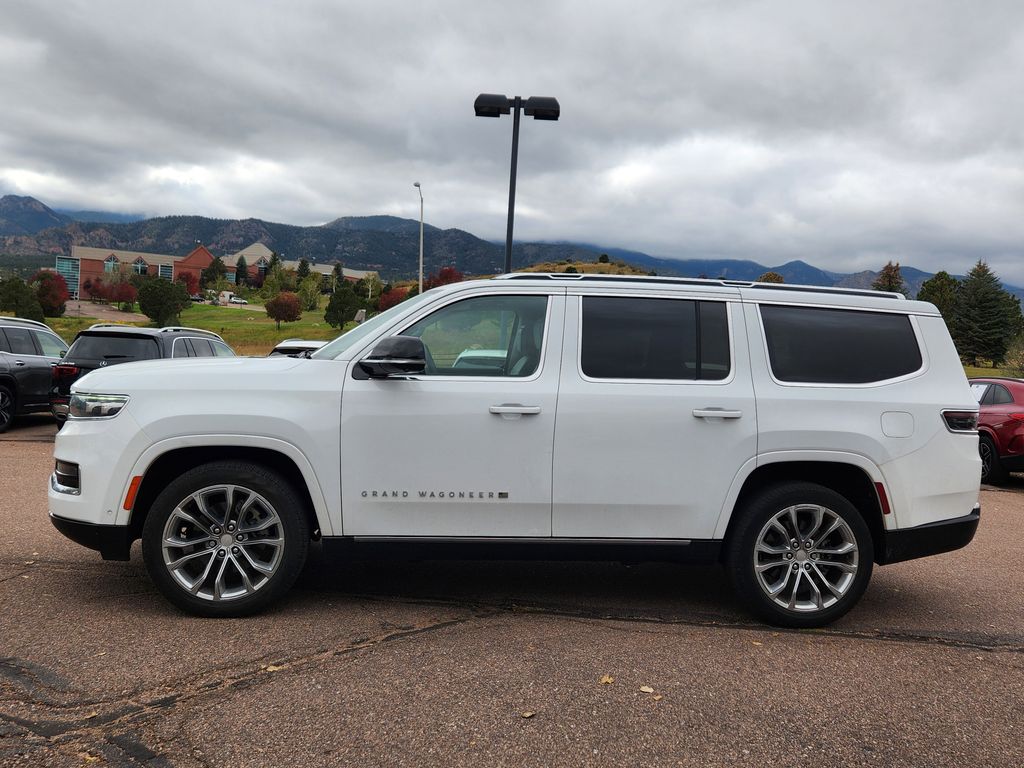2023 Jeep Grand Wagoneer II photo 2