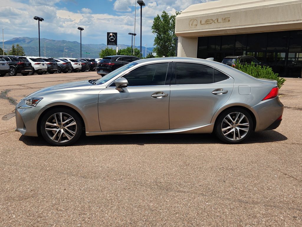 2019 Lexus IS 300 AWD photo 4