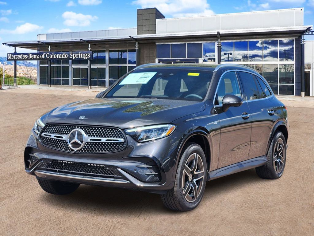 2025 Mercedes Benz GLC 350e AMG photo 3