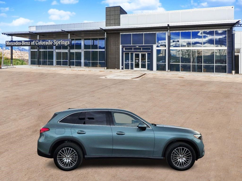 2025 Mercedes Benz GLC 300 4MATIC photo 2