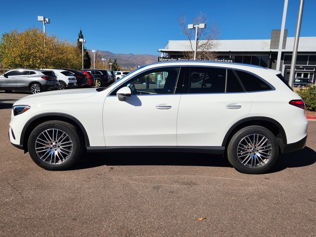 2026 Mercedes Benz GLC 300 4MATIC photo 3