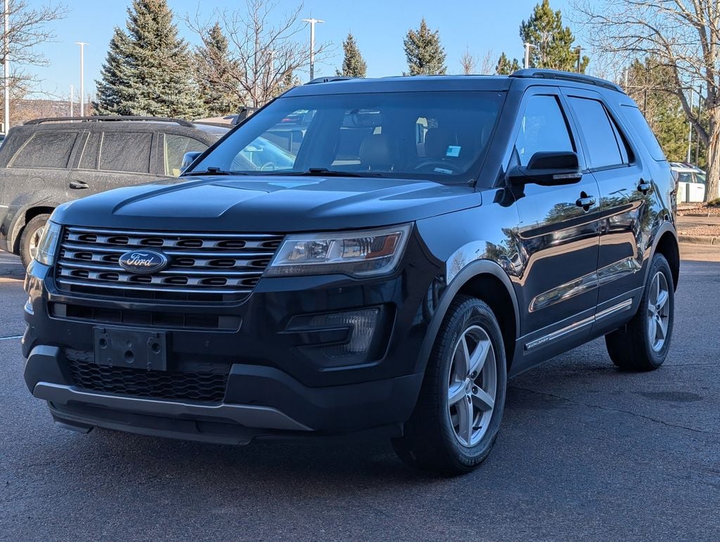 2016 Ford Explorer XLT photo 4