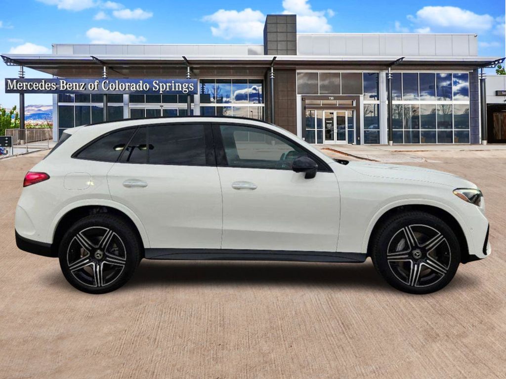 2025 Mercedes Benz GLC 300 4MATIC photo 4