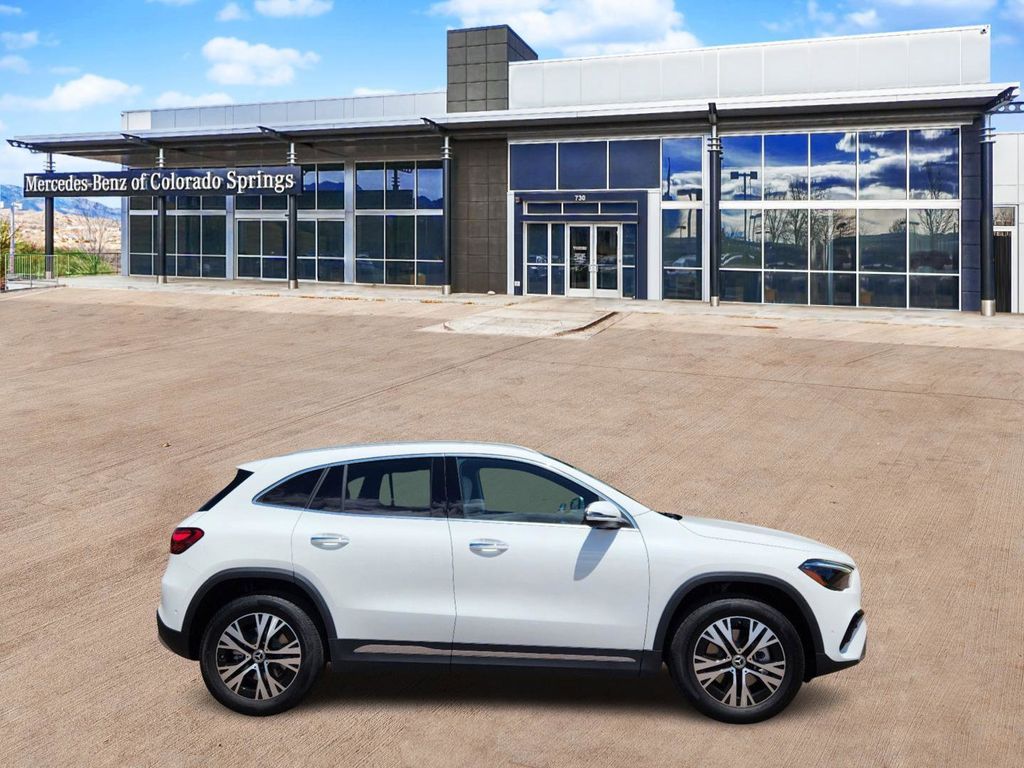 2025 Mercedes Benz GLA 250 4MATIC photo 4
