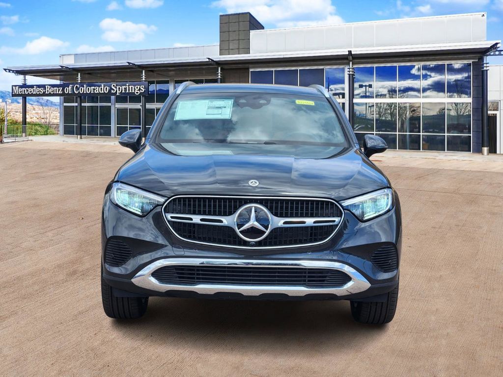 2025 Mercedes Benz GLC 300 4MATIC photo 2