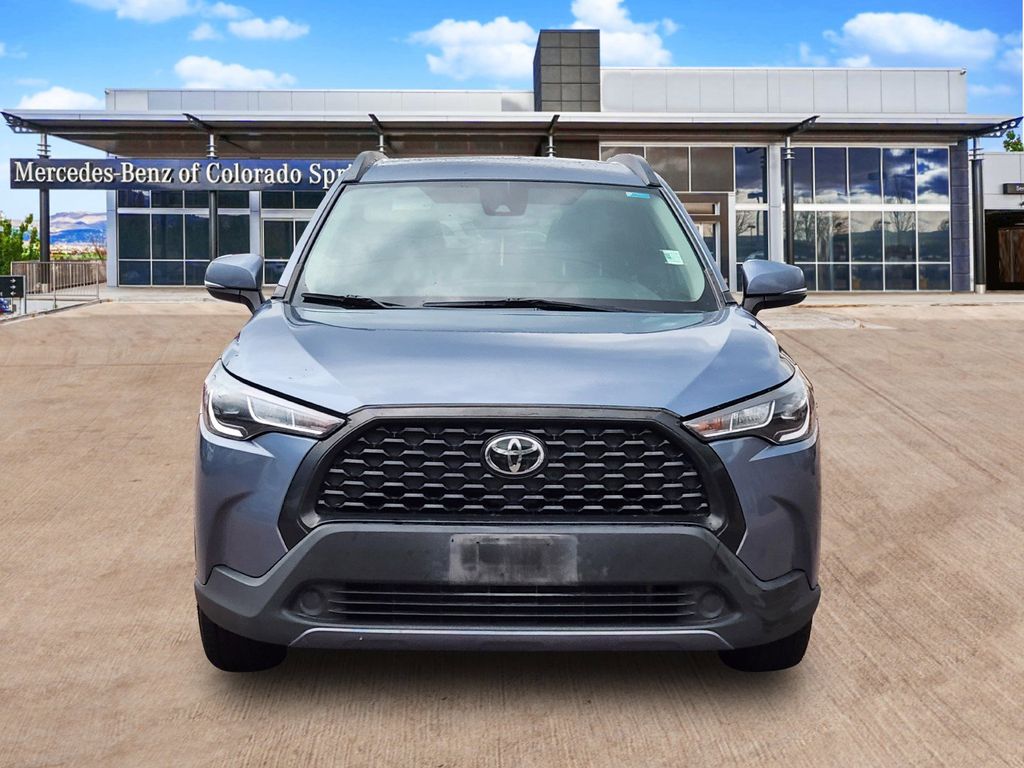 2022 Toyota Corolla Cross LE photo 2