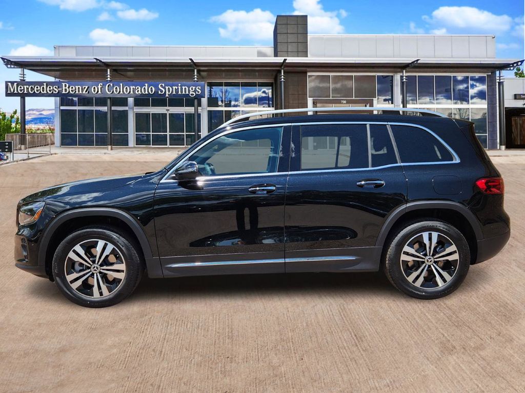 2025 Mercedes Benz GLB 250 4MATIC photo 4