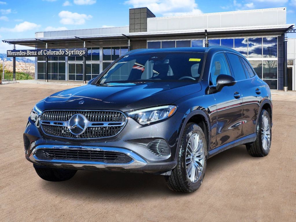 2025 Mercedes Benz GLC 300 4MATIC photo 3