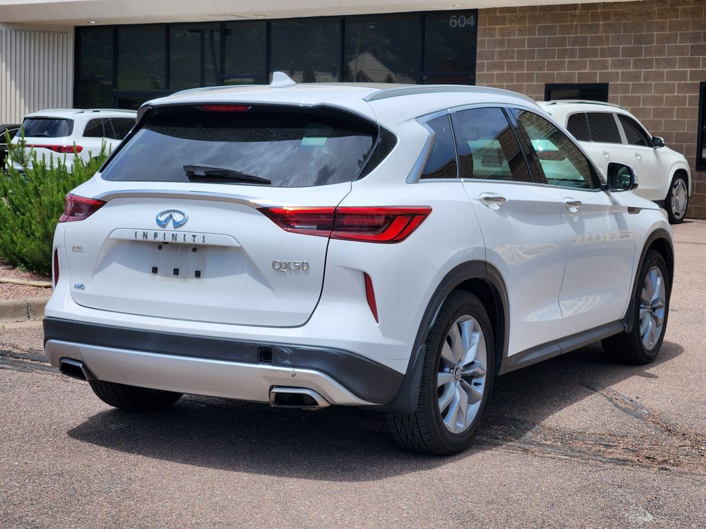 2019 Infiniti QX50 Luxe photo 3
