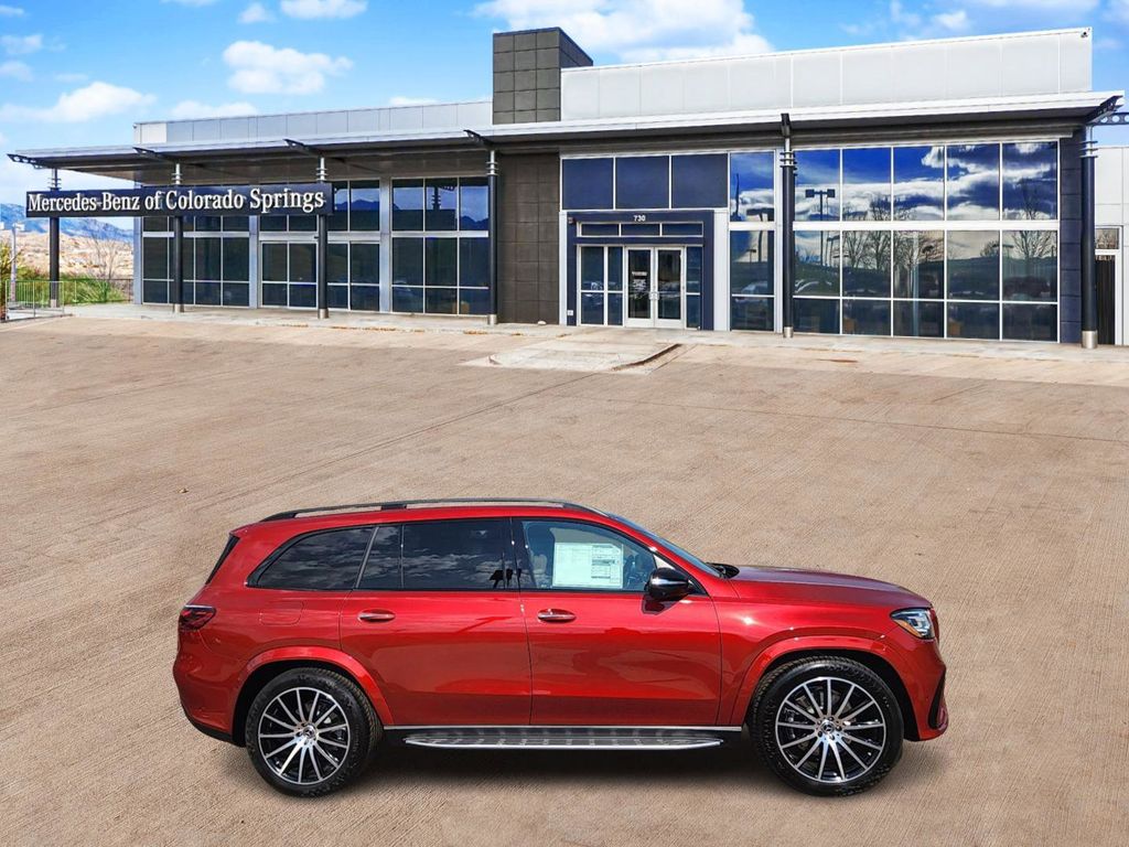 2025 Mercedes Benz GLS 450 4MATIC photo 4