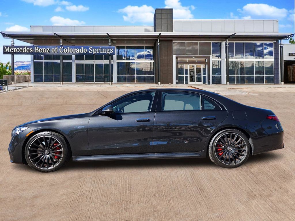 2025 Mercedes Benz S AMG 63 photo 4