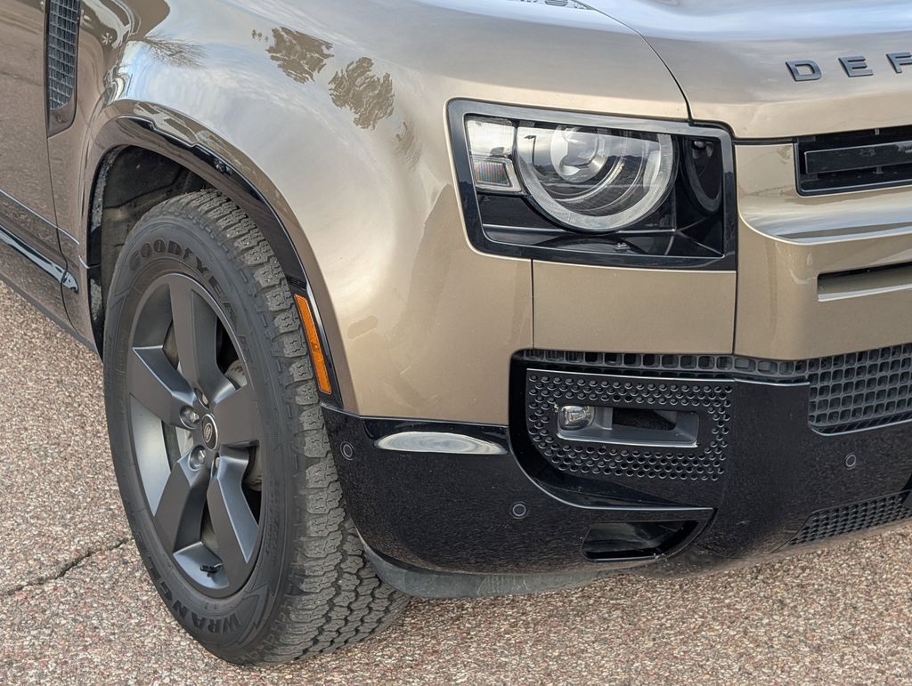 2024 Land Rover Defender 110 X-Dynamic SE photo 2