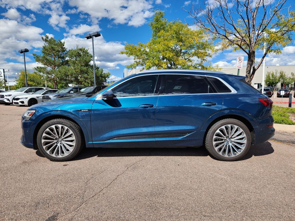 2019 Audi e-tron Premium Plus photo 4