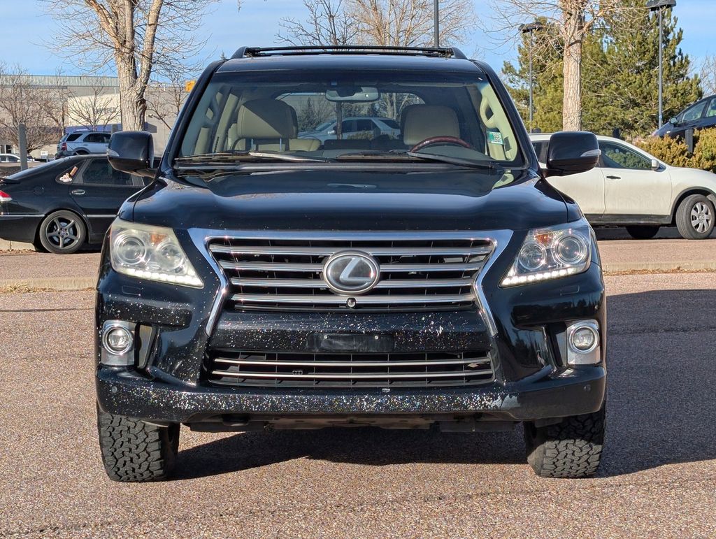 2014 Lexus LX 570 photo 2