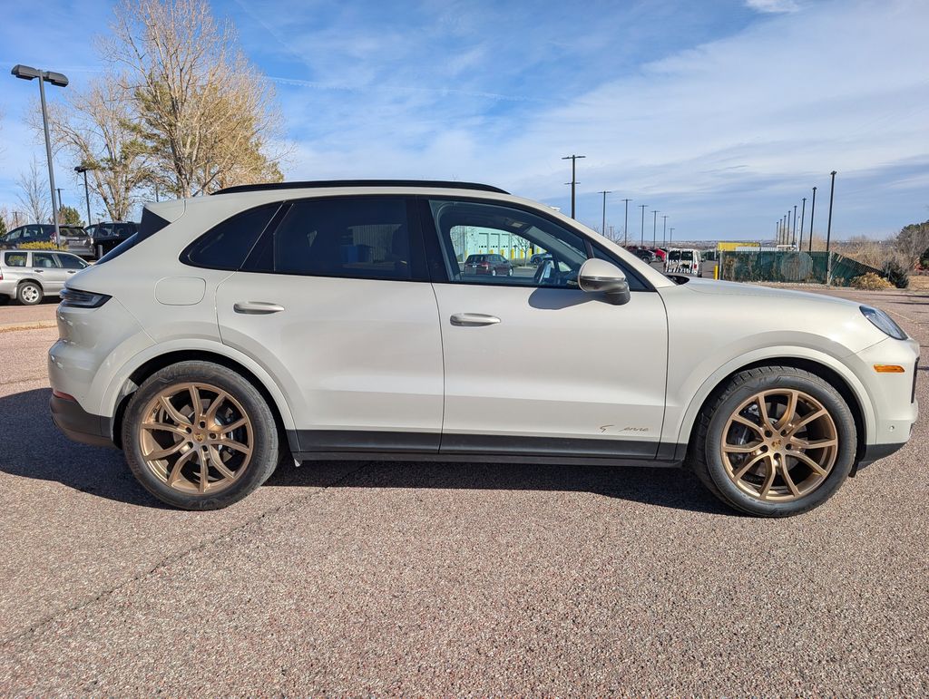 2024 Porsche Cayenne photo 4