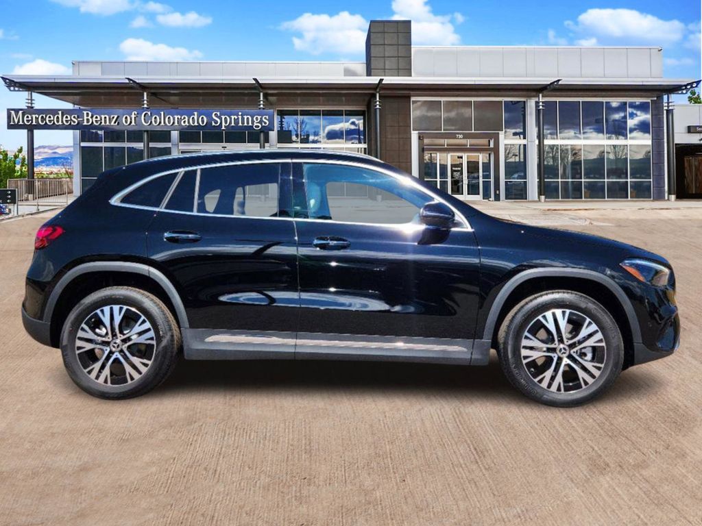 2025 Mercedes Benz GLA 250 4MATIC photo 4