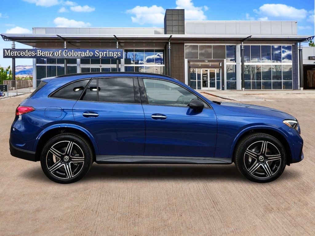 2025 Mercedes Benz GLC 300 4MATIC photo 4