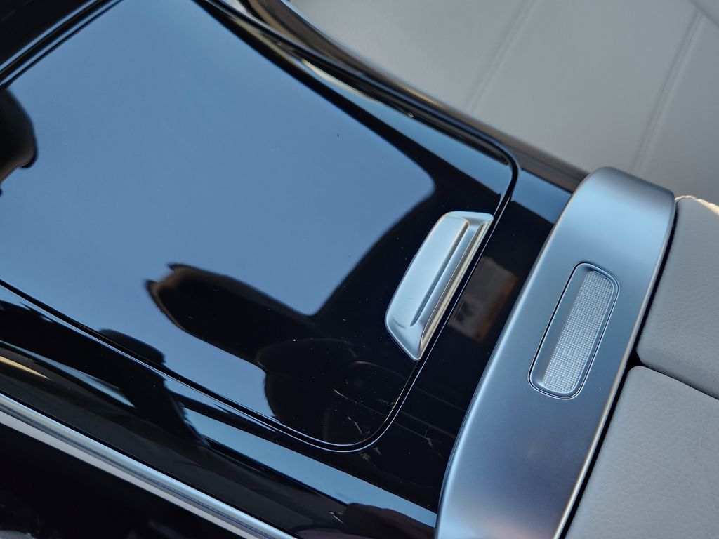 2025 Mercedes-Benz C-Class Sedan C 300 - Photo 19