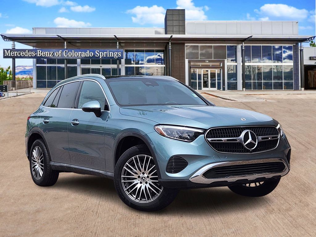 2025 Mercedes-Benz GLC Base's photo