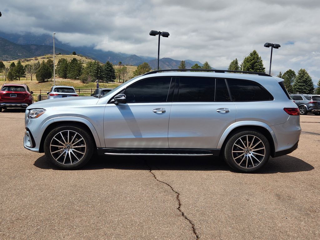 2024 Mercedes Benz GLS 580 4MATIC photo 4