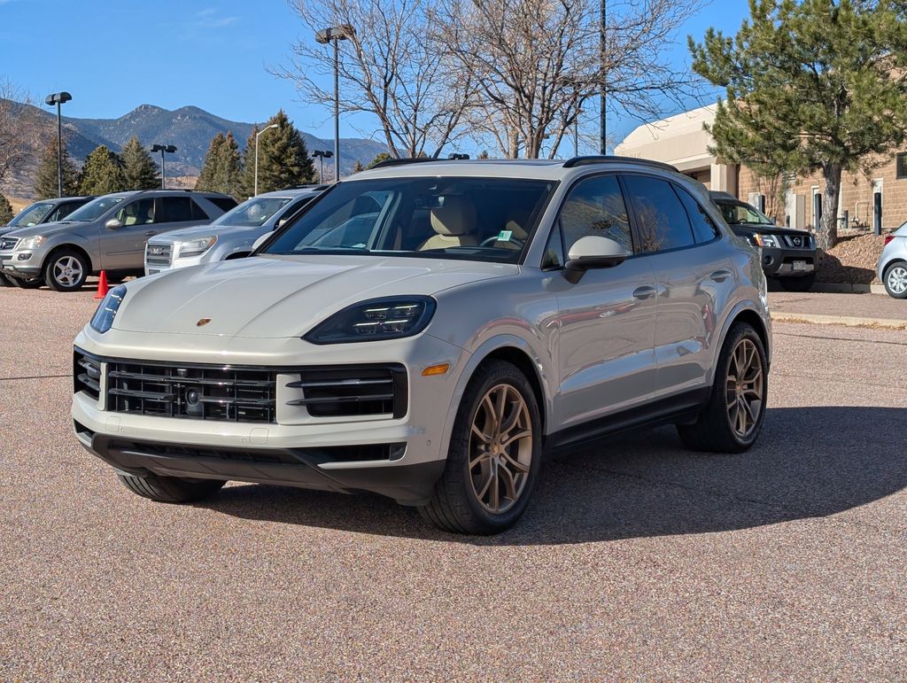 2024 Porsche Cayenne photo 3