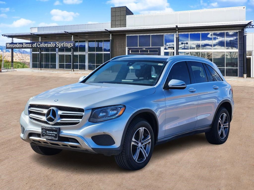 2016 Mercedes Benz GLC 300 4MATIC photo 3
