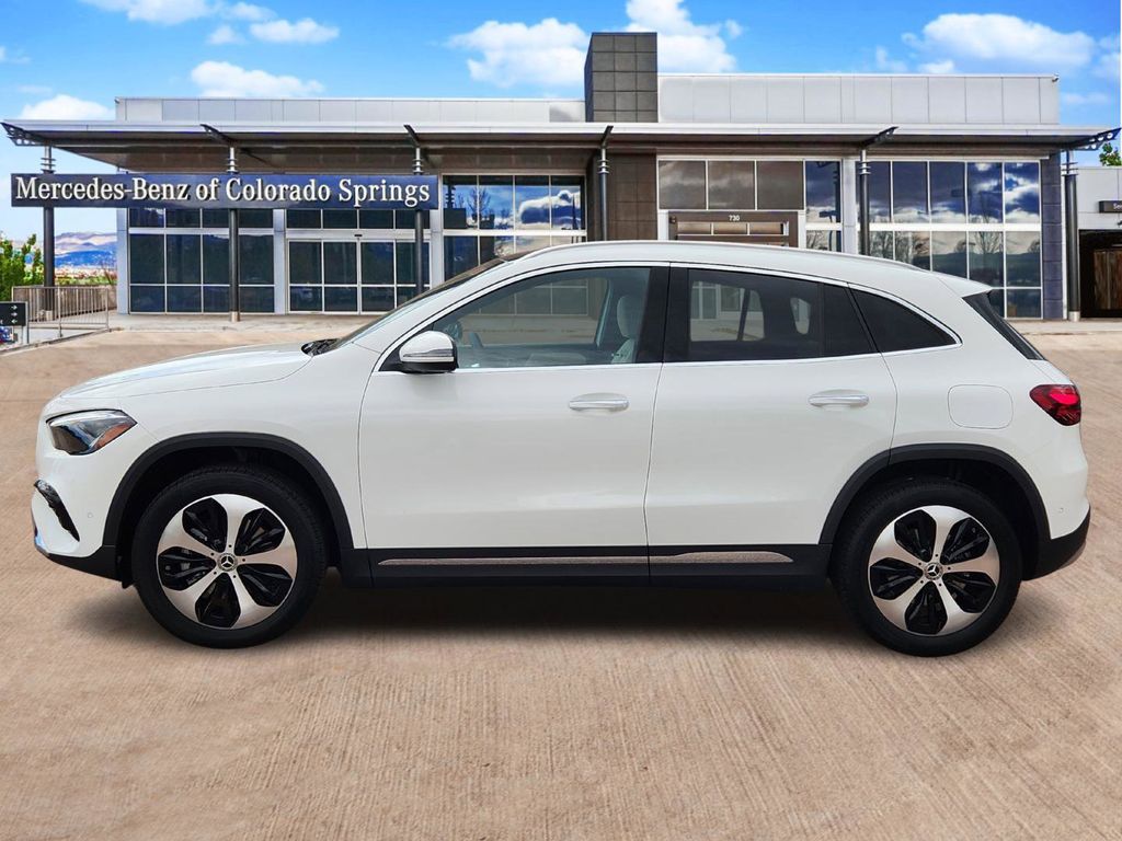 2026 Mercedes Benz GLA 250 4MATIC photo 4