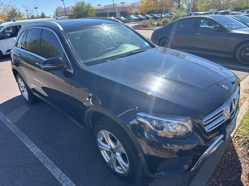 2018 Mercedes Benz GLC 300 4MATIC photo 2