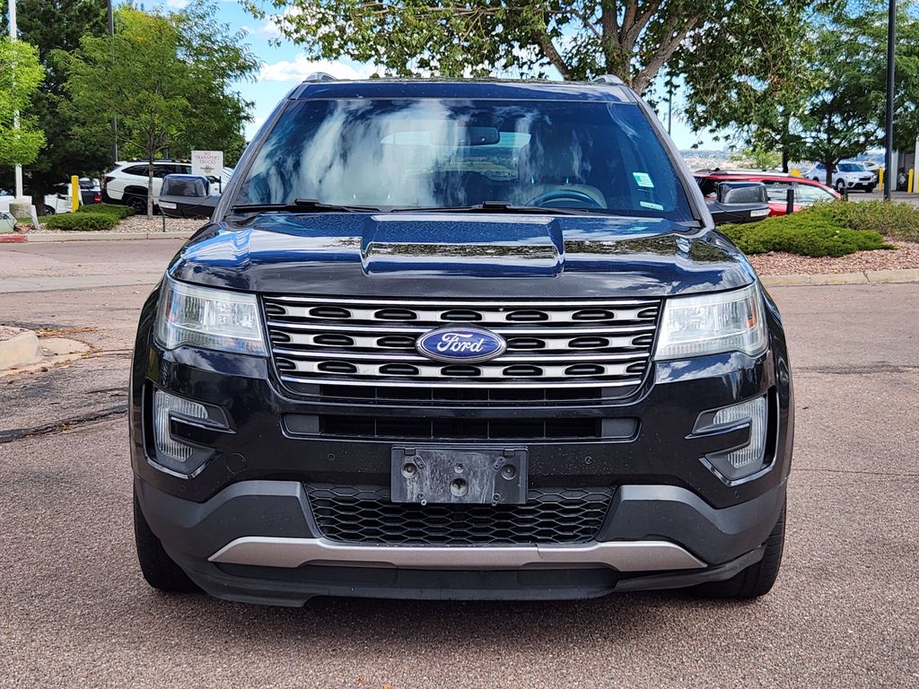 2016 Ford Explorer XLT photo 2