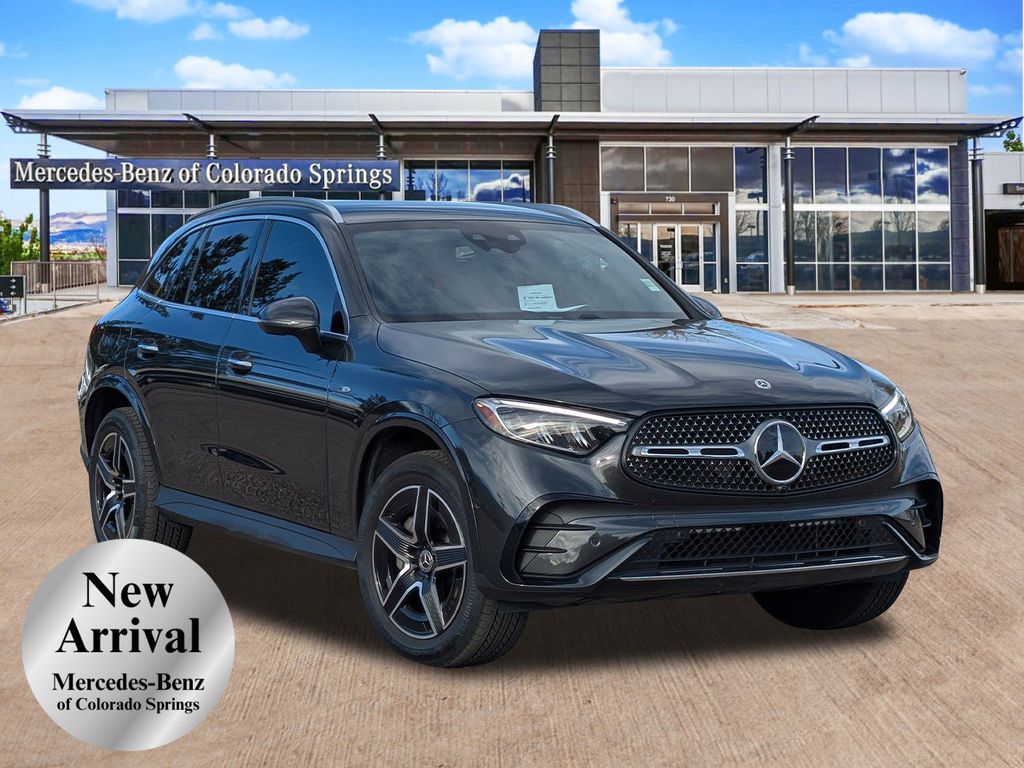 2025 Mercedes-Benz GLC Base's photo