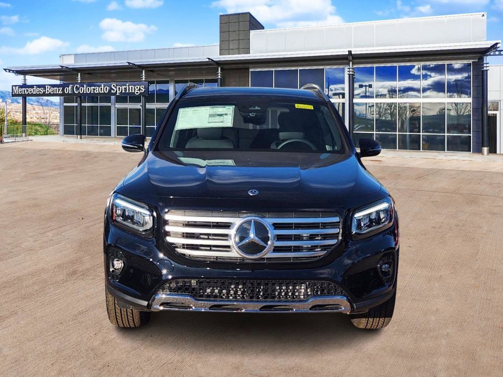 2025 Mercedes Benz GLB 250 4MATIC photo 2