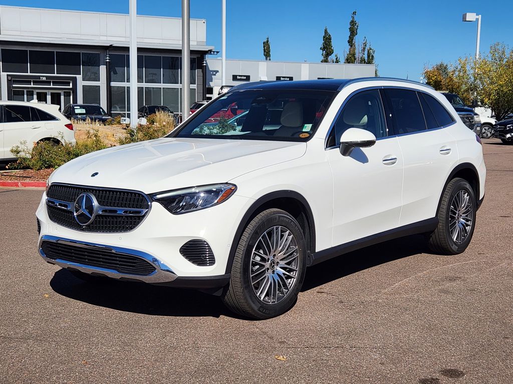 2026 Mercedes Benz GLC 300 4MATIC photo 2