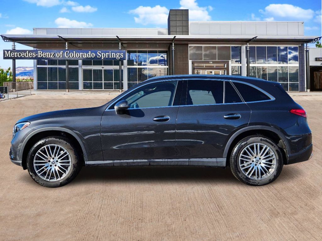 2025 Mercedes Benz GLC 300 4MATIC photo 4