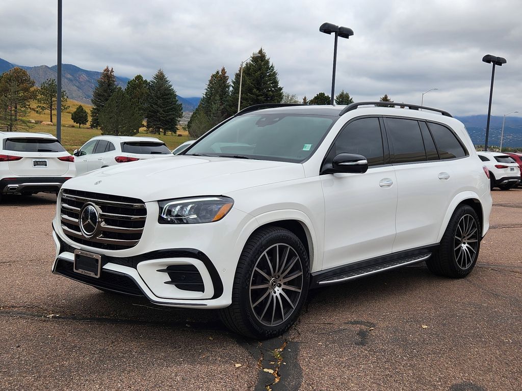 2024 Mercedes Benz GLS 4MATIC photo 3