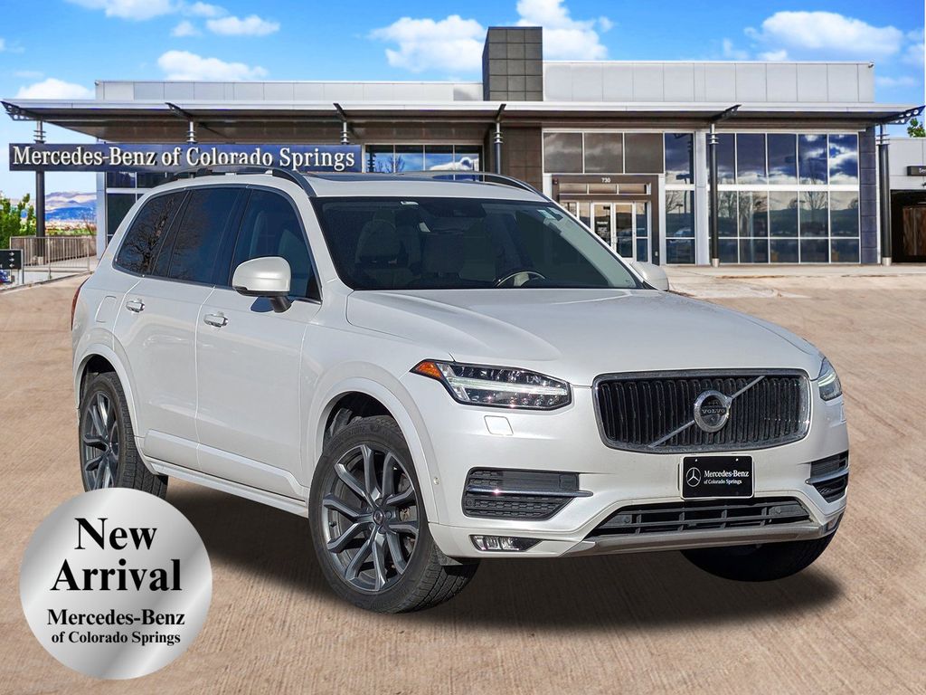 2017 Volvo XC90 Momentum