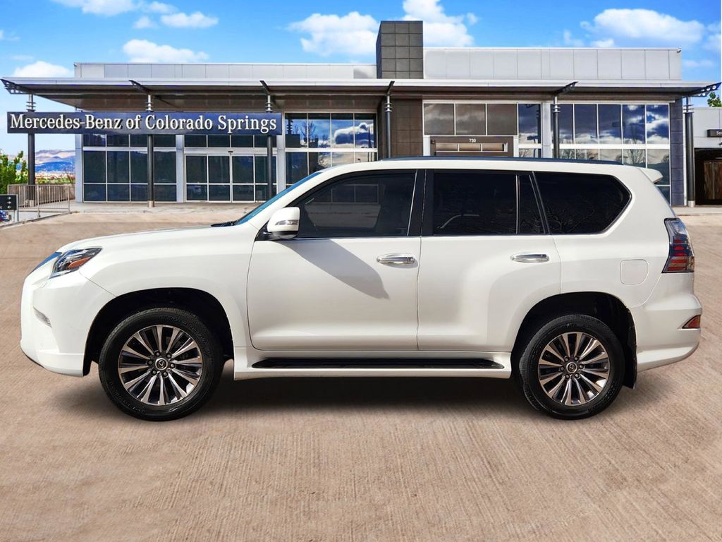 2022 Lexus GX Luxury photo 4