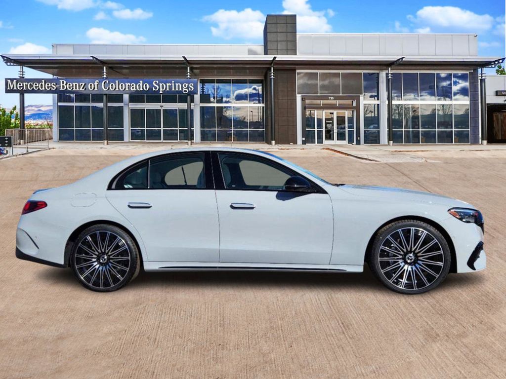 2025 Mercedes Benz E 450 4MATIC photo 4