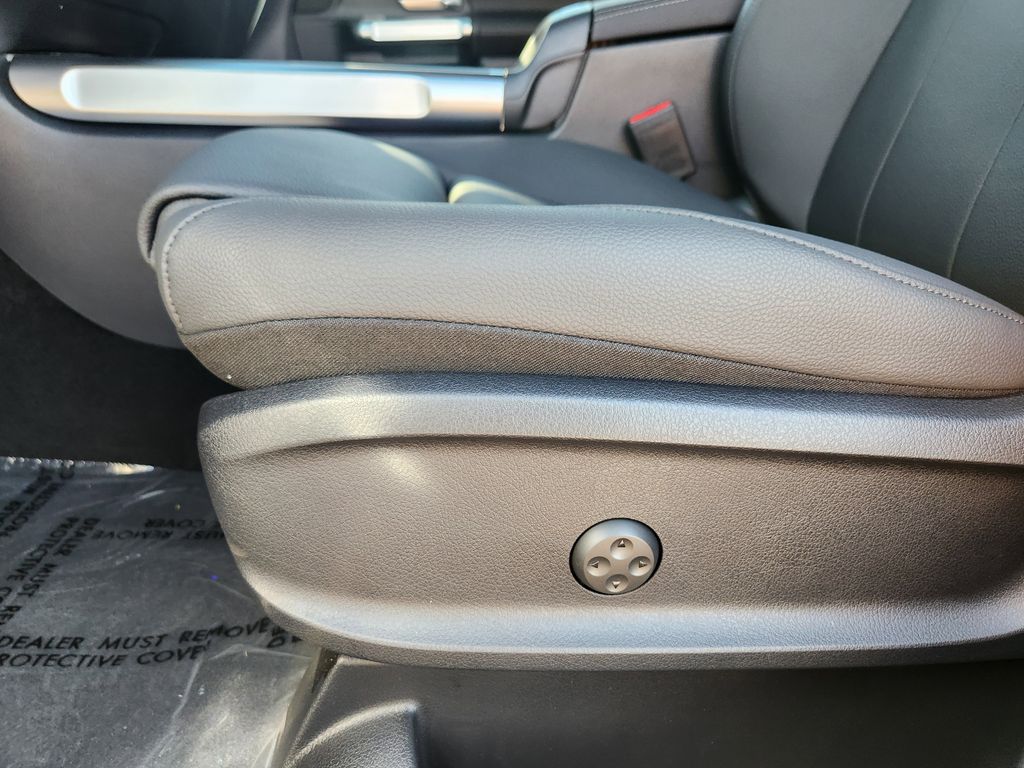 2025 Mercedes-Benz GLB Base - Photo 23