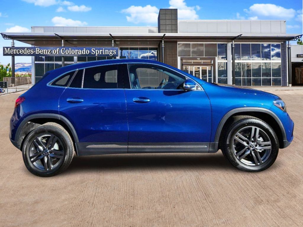 2025 Mercedes Benz GLA 250 4MATIC photo 4