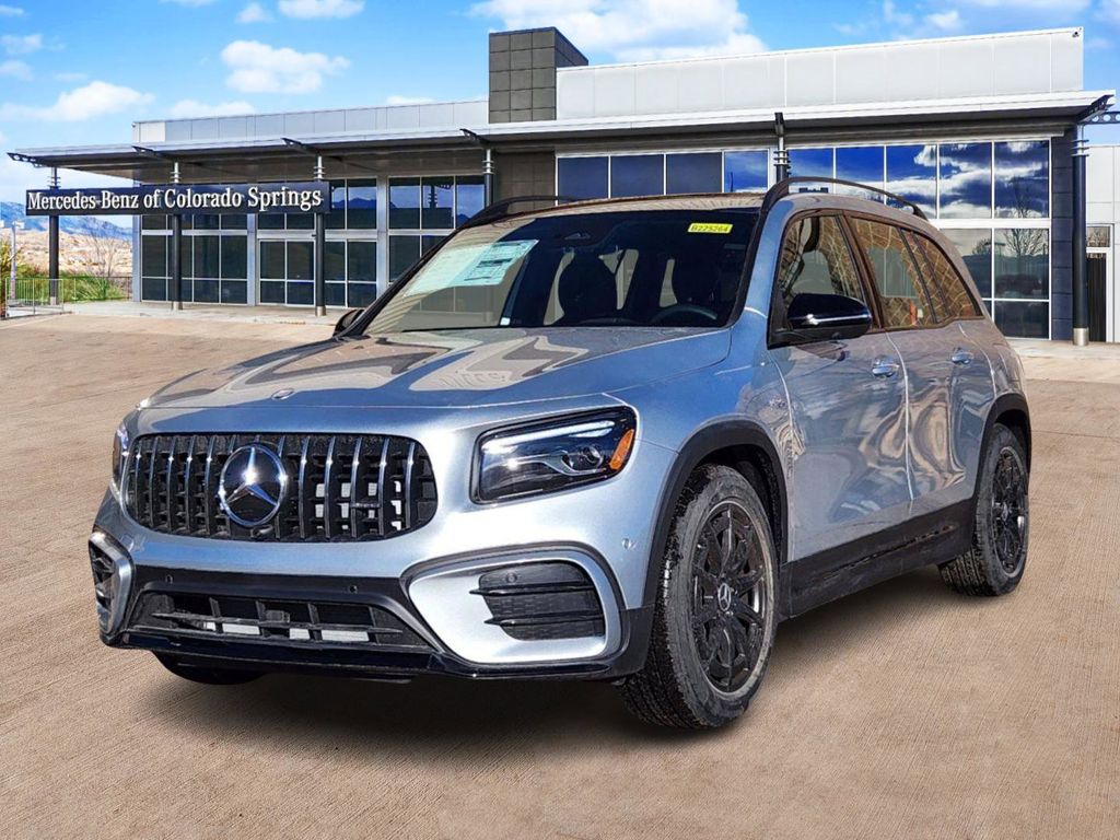 2025 Mercedes Benz GLB AMG 35 4MATIC photo 3