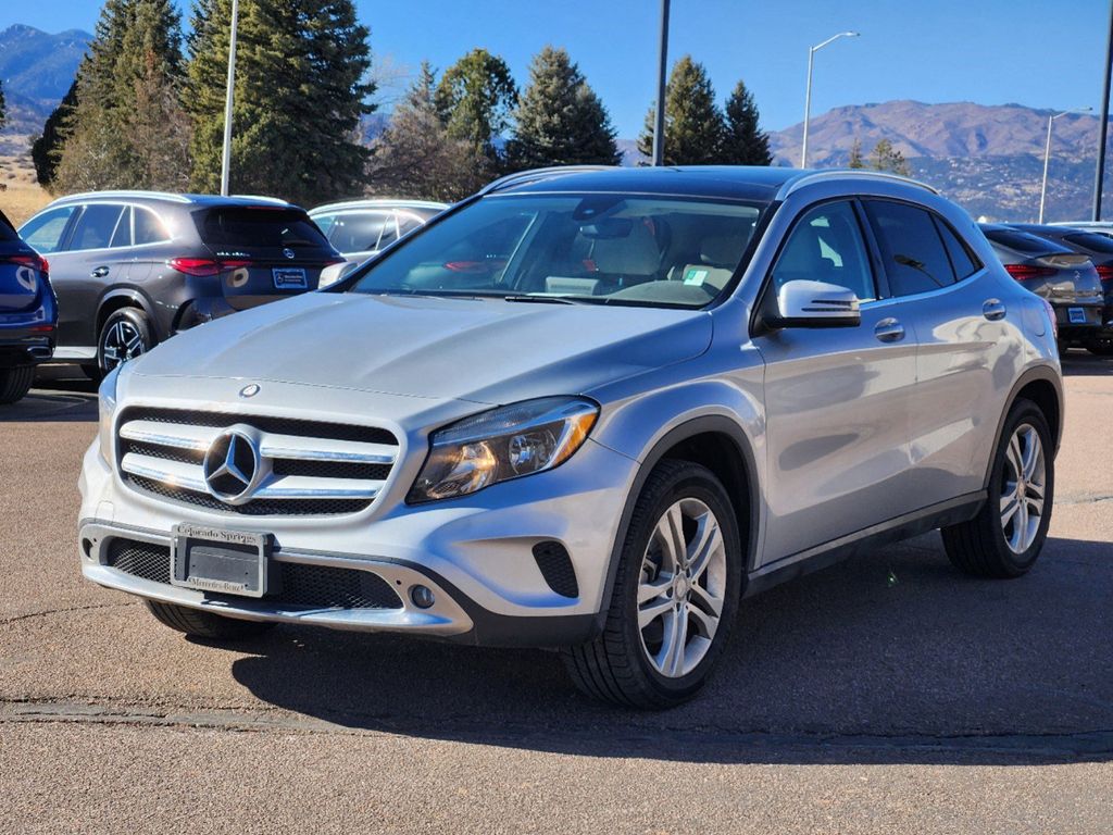 2016 Mercedes Benz GLA 250 4MATIC photo 3
