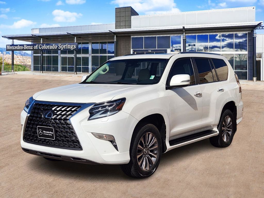 2022 Lexus GX Luxury photo 3