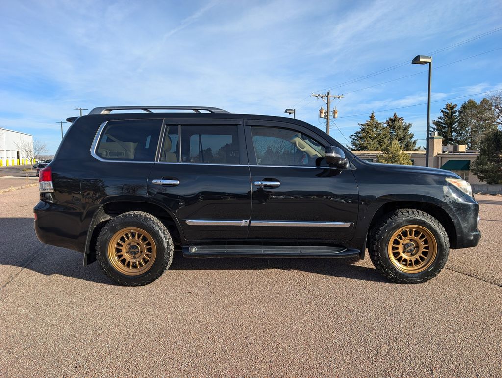 2014 Lexus LX 570 photo 4