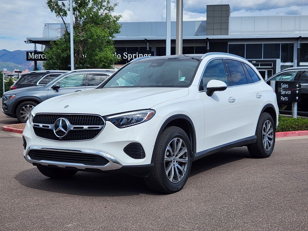 2025 Mercedes Benz GLC 300 4MATIC photo 3