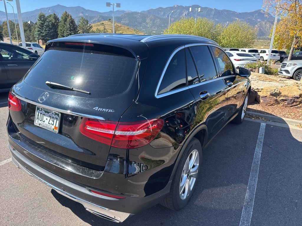 2018 Mercedes Benz GLC 300 4MATIC photo 3
