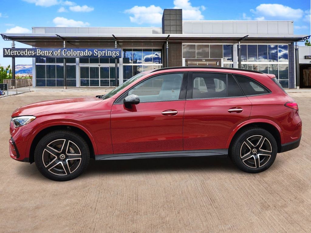 2025 Mercedes Benz GLC 300 4MATIC photo 3