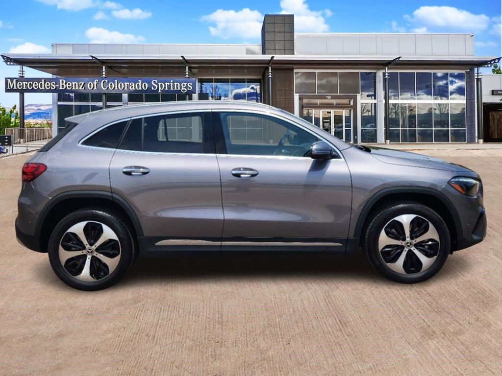 2025 Mercedes Benz GLA 250 4MATIC photo 4
