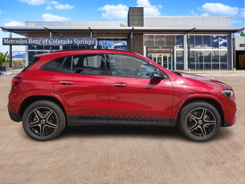 2025 Mercedes Benz GLA 250 4MATIC photo 4