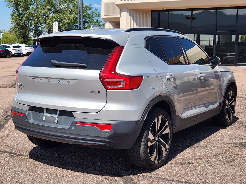 2023 Volvo XC40 AWD Plus photo 4